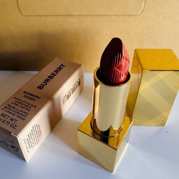 BURBERRY Kisses 93 Russet:
Timeless Elegance
(3.3 g / NET WT. 0.11 OZ) - Picture 7 of 17